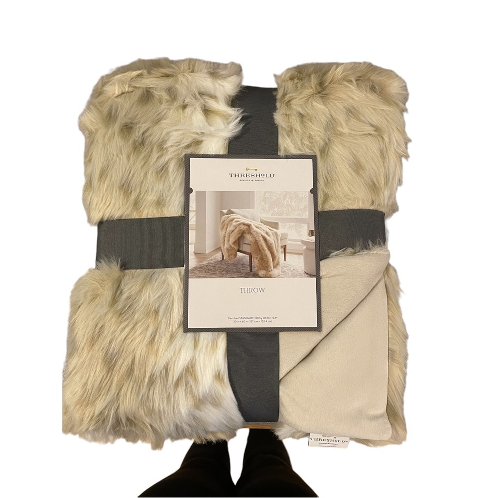 Faux fur throw blanket